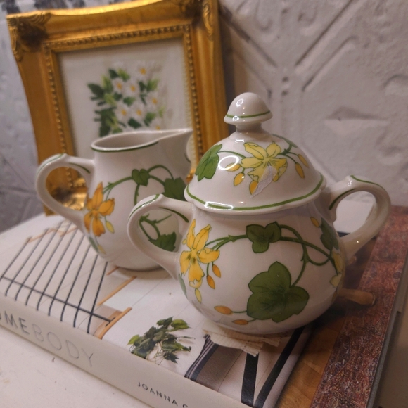 Villeroy & Boch Other - Floral Teapot and Creamer Set